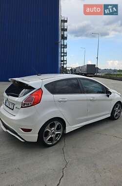 Хэтчбек Ford Fiesta 2016 в 