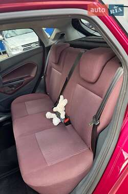 Хэтчбек Ford Fiesta 2011 в 