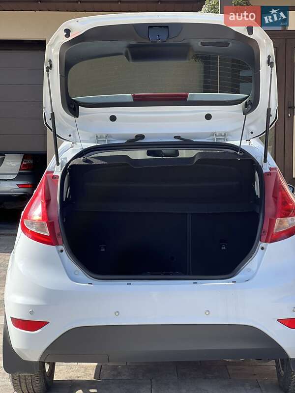 Хэтчбек Ford Fiesta 2011 в Болехове