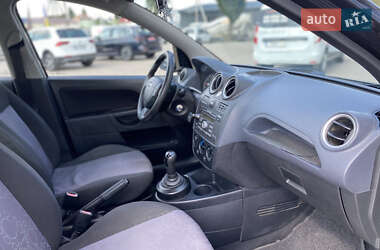 Хэтчбек Ford Fiesta 2006 в 