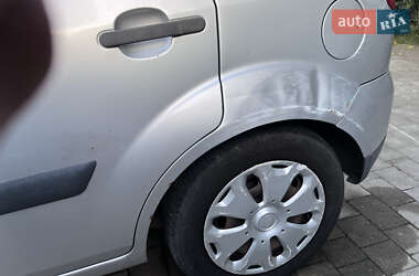 Хэтчбек Ford Fiesta 2006 в 