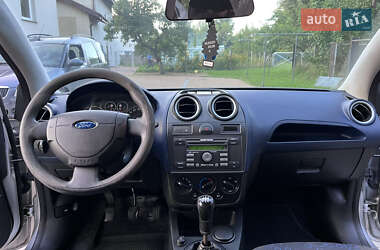 Хэтчбек Ford Fiesta 2006 в 