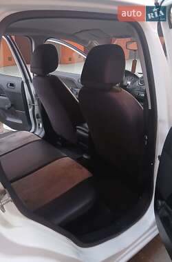 Хэтчбек Ford Fiesta 2006 в 