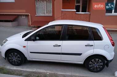 Хэтчбек Ford Fiesta 2006 в 