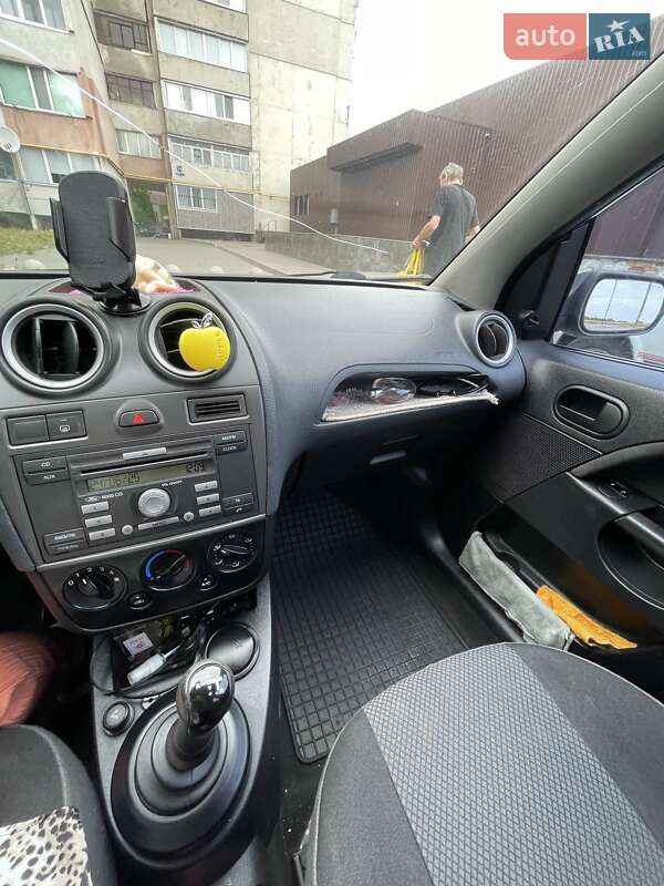 Хэтчбек Ford Fiesta 2008 в Киеве
