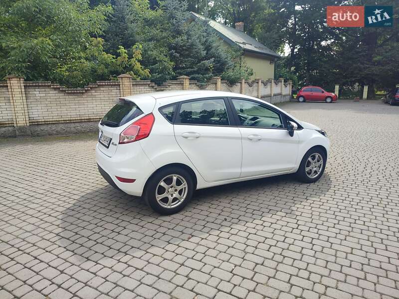 Хэтчбек Ford Fiesta 2014 в Львове