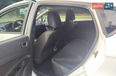 Хэтчбек Ford Fiesta 2014 в 