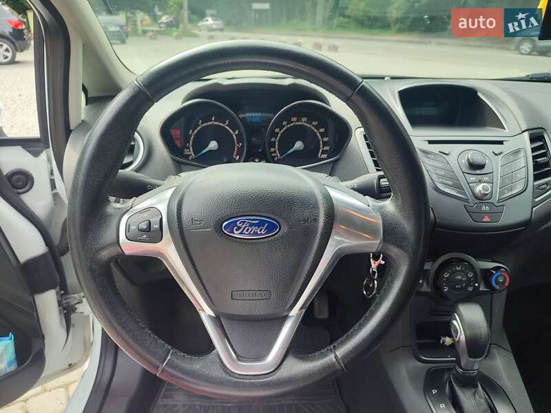 Хэтчбек Ford Fiesta 2014 в Львове