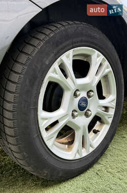Седан Ford Fiesta 2014 в 