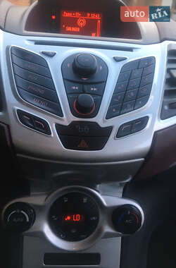 Хэтчбек Ford Fiesta 2010 в 