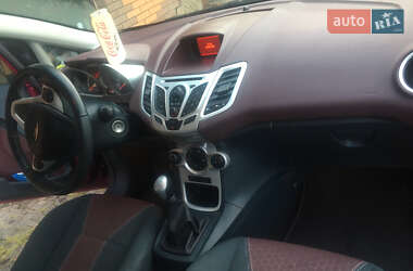 Хэтчбек Ford Fiesta 2010 в 