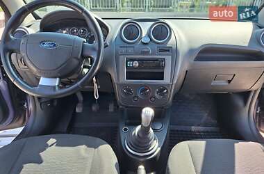 Хэтчбек Ford Fiesta 2006 в 