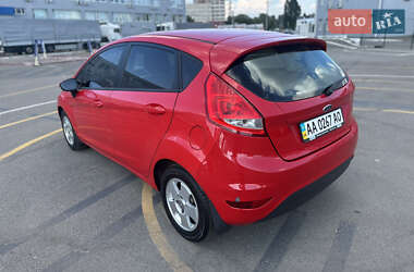 Хэтчбек Ford Fiesta 2011 в 