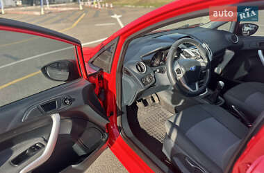 Хэтчбек Ford Fiesta 2011 в 