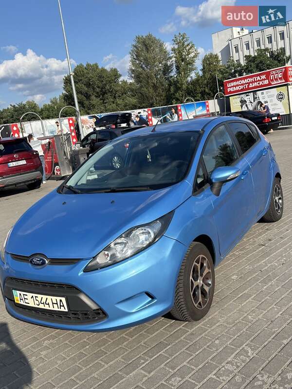Хэтчбек Ford Fiesta 2012 в 
