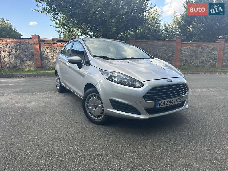 Седан Ford Fiesta 2016 в Киеве