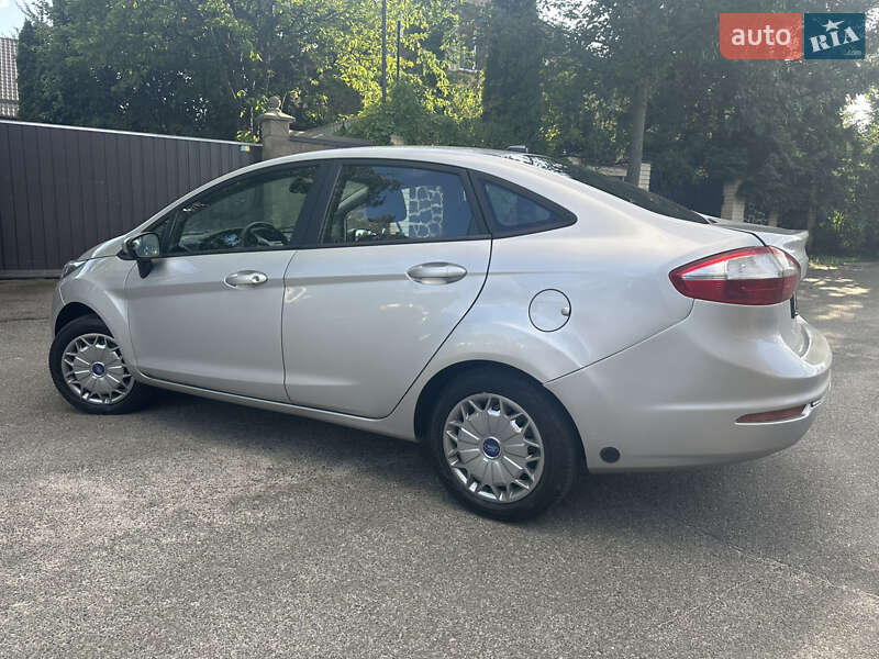 Седан Ford Fiesta 2016 в Киеве