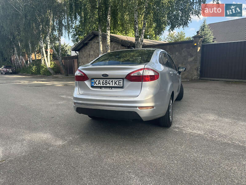 Седан Ford Fiesta 2016 в Киеве