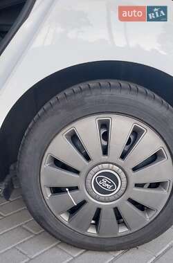 Хэтчбек Ford Fiesta 2013 в 
