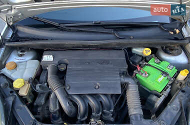 Хэтчбек Ford Fiesta 2004 в 