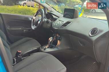 Хэтчбек Ford Fiesta 2015 в 