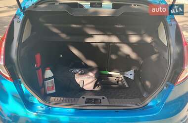 Хэтчбек Ford Fiesta 2015 в 
