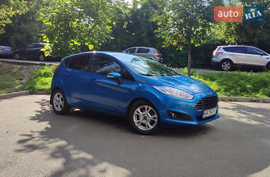Хэтчбек Ford Fiesta 2015 в 