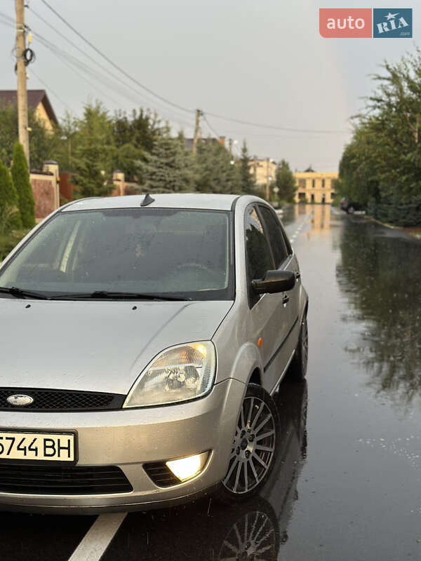 Хэтчбек Ford Fiesta 2003 в Киеве