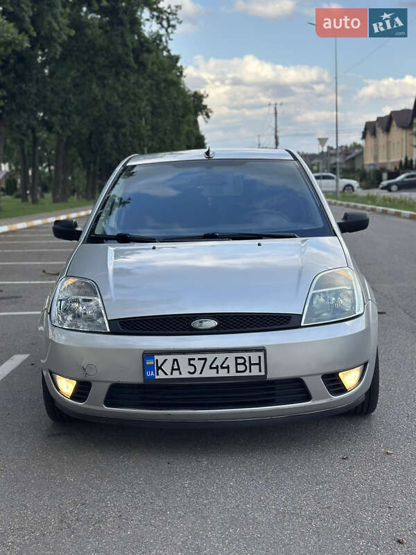Хэтчбек Ford Fiesta 2003 в Киеве