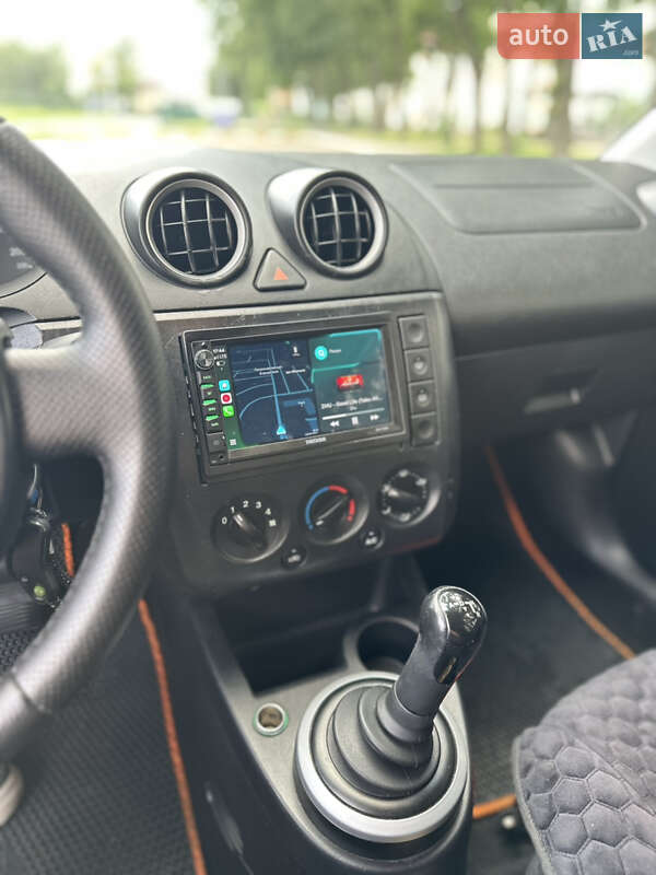 Хэтчбек Ford Fiesta 2003 в Киеве