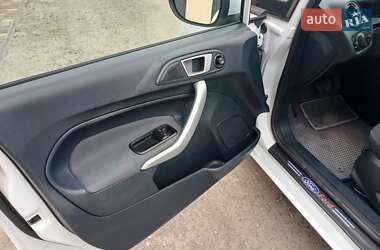 Хэтчбек Ford Fiesta 2011 в 