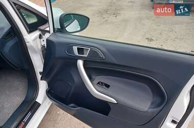 Хэтчбек Ford Fiesta 2011 в 