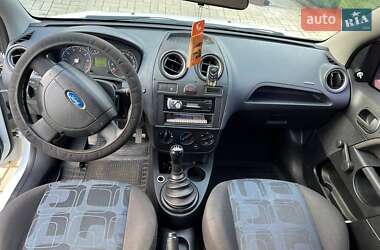 Хэтчбек Ford Fiesta 2007 в 