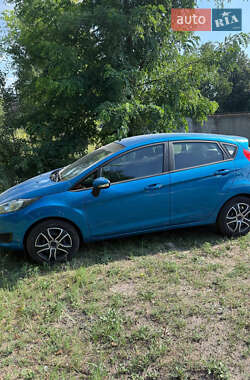 Хэтчбек Ford Fiesta 2016 в 