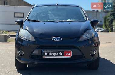 Хэтчбек Ford Fiesta 2011 в 