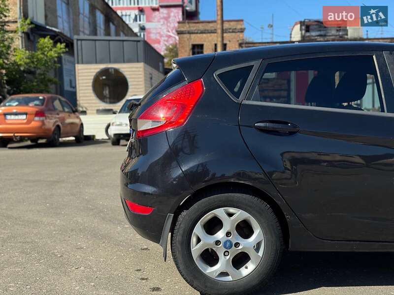 Хэтчбек Ford Fiesta 2011 в Киеве