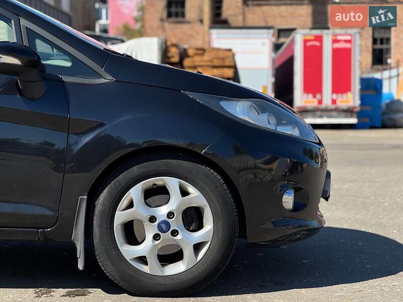 Хэтчбек Ford Fiesta 2011 в Киеве