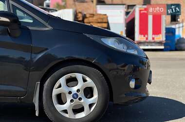 Хэтчбек Ford Fiesta 2011 в 