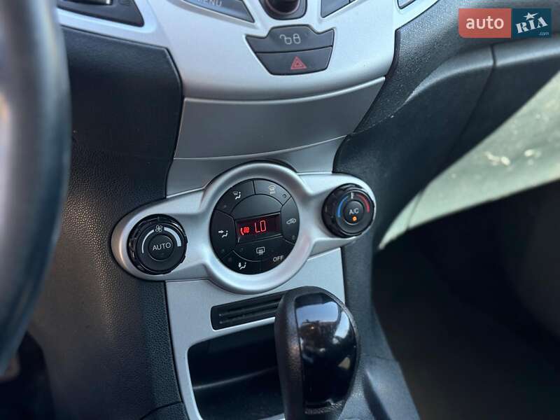 Хэтчбек Ford Fiesta 2011 в Киеве