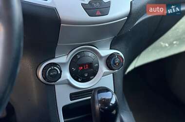 Хэтчбек Ford Fiesta 2011 в 