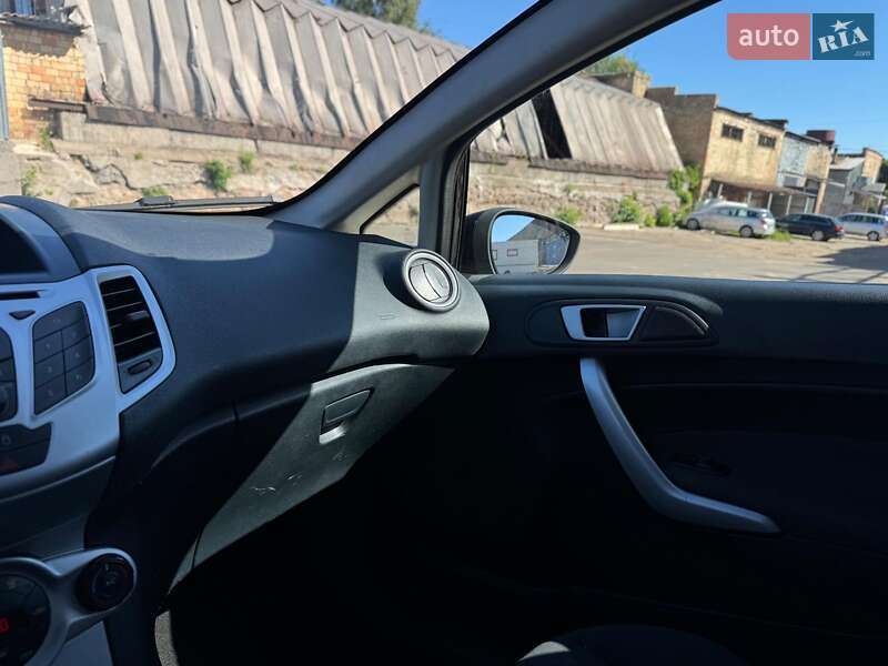 Хэтчбек Ford Fiesta 2011 в Киеве