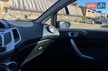 Хэтчбек Ford Fiesta 2011 в 