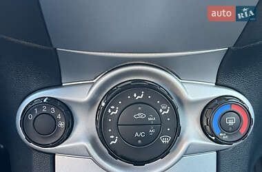 Хэтчбек Ford Fiesta 2012 в 