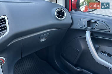 Хэтчбек Ford Fiesta 2012 в 