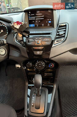 Хэтчбек Ford Fiesta 2019 в 