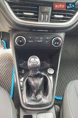 Хэтчбек Ford Fiesta 2018 в 