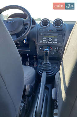 Хэтчбек Ford Fiesta 2006 в 