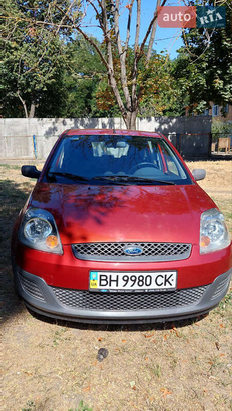 Хэтчбек Ford Fiesta 2006 в 