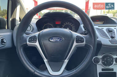 Седан Ford Fiesta 2011 в 