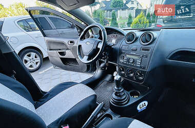 Хэтчбек Ford Fiesta 2007 в 